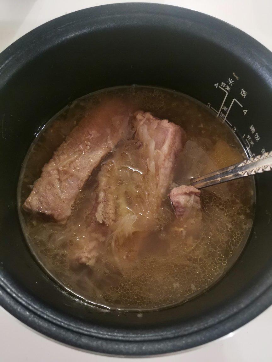 东北酸菜炖排骨