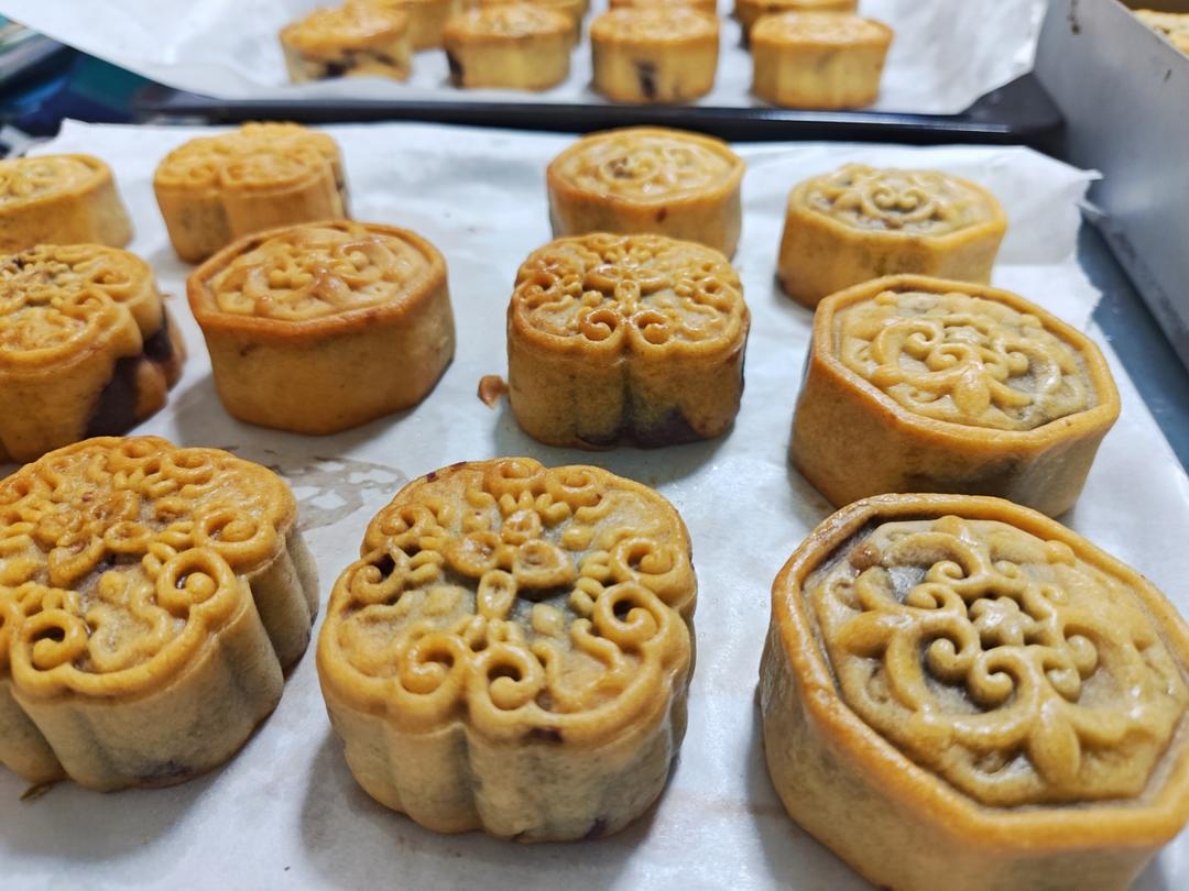 广式月饼－－蛋黄豆沙月饼
