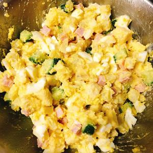 家庭豪华版土豆鸡蛋沙拉的做法 步骤5