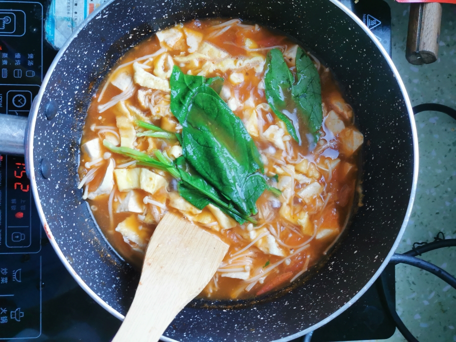 减脂低卡晚餐番茄金针菇鸡蛋豆腐汤的做法 步骤6