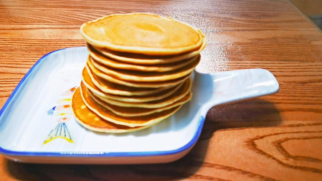 香蕉松饼（无油无糖快手早餐）