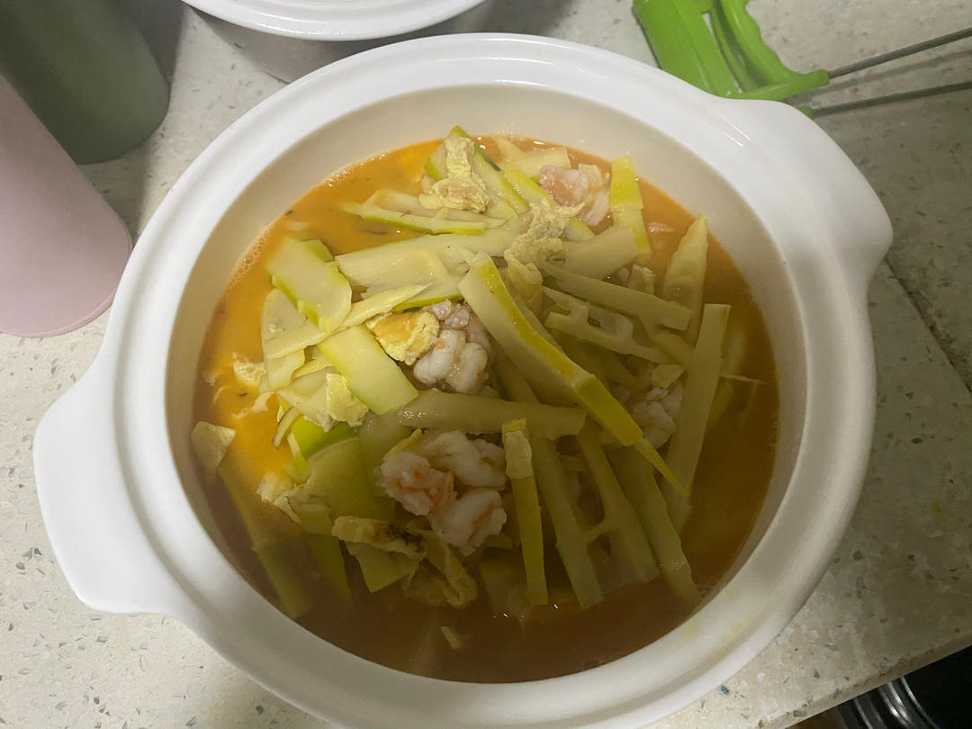 春笋鲜虾片煲汤