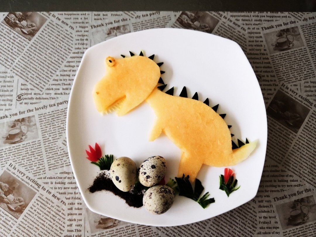卡通水果创意早餐拼盘-恐龙甜瓜