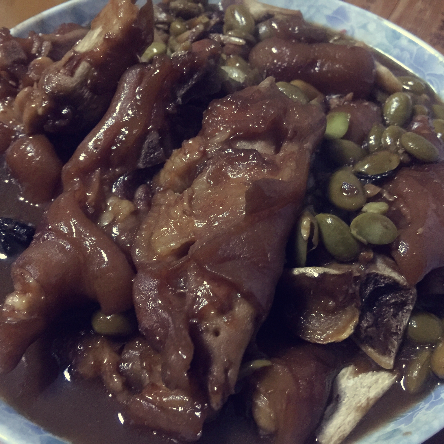 南乳花生猪脚煲