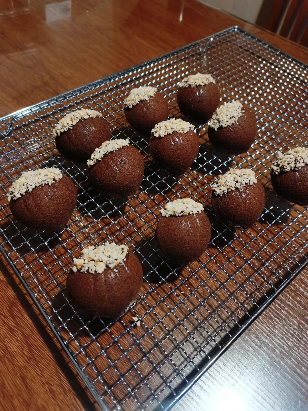 焦糖栗子玛德琳🌰圆滚滚细腻绵软，咬一口不甜不腻～