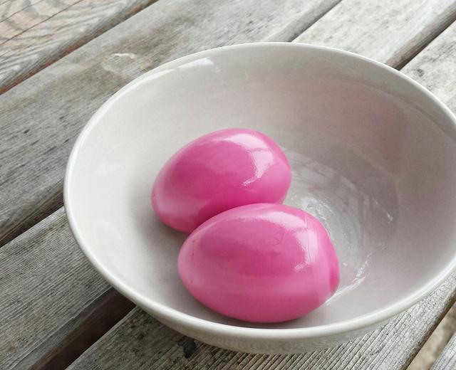粉红鸡蛋的做法