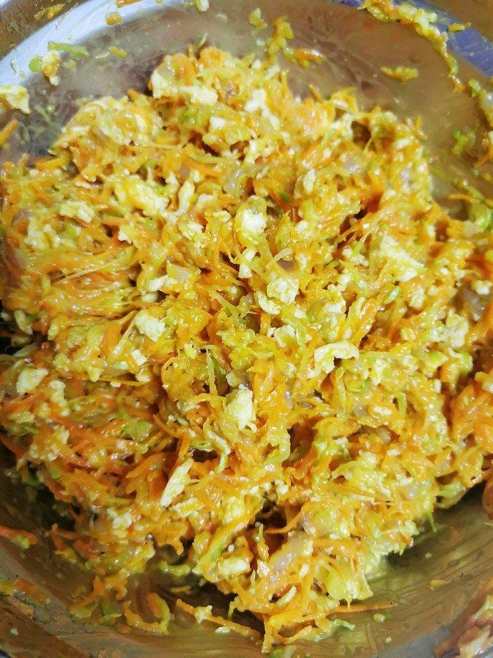 胡萝卜西葫芦鸡蛋虾仁饺子（超好吃的素馅饺子，含饺子皮教程）