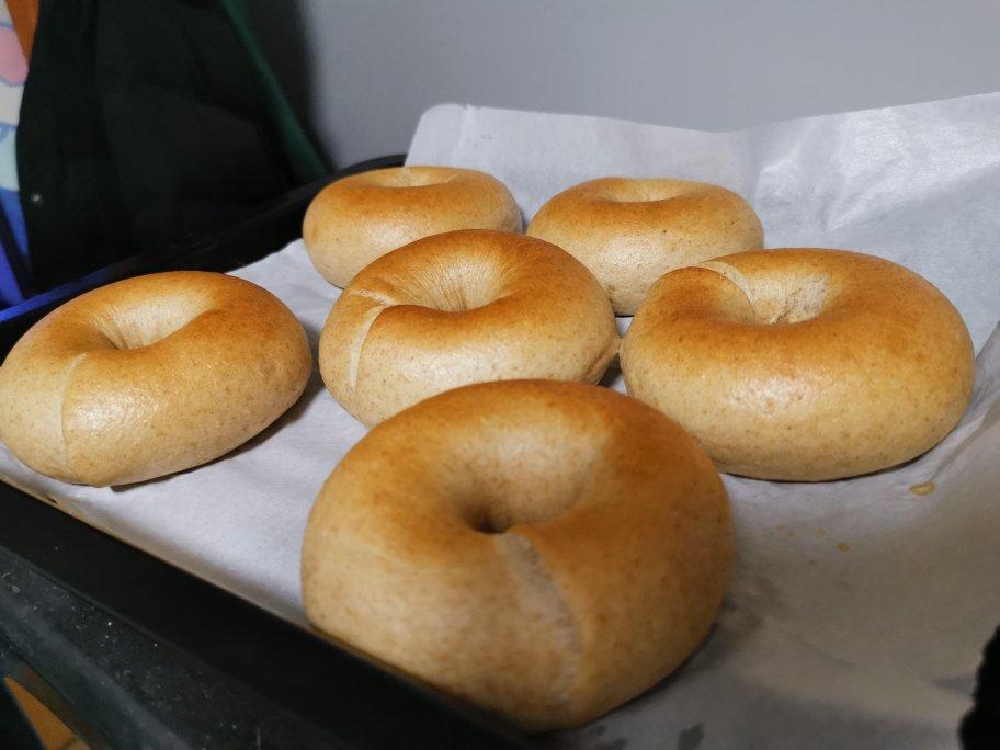 黑芝麻全麦贝果