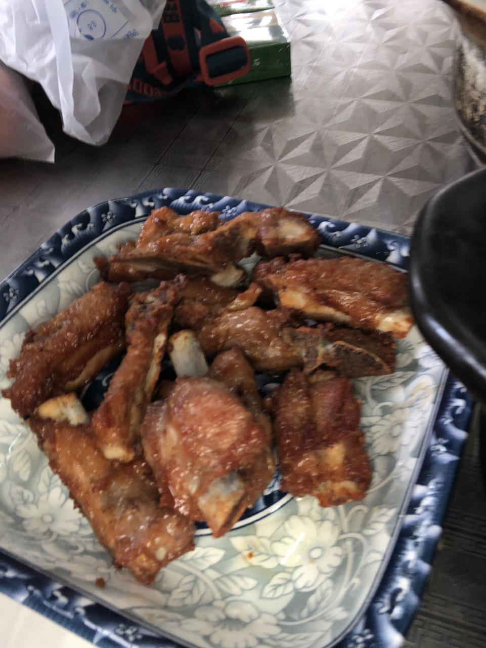 外酥里嫩的油炸排骨