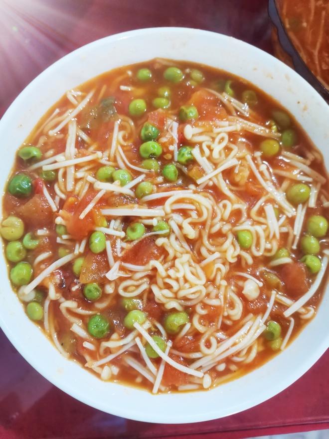 西红柿浓汤方便面的做法
