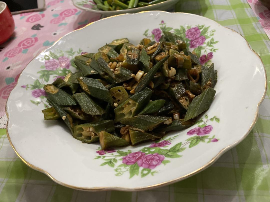简单好吃的炒秋葵