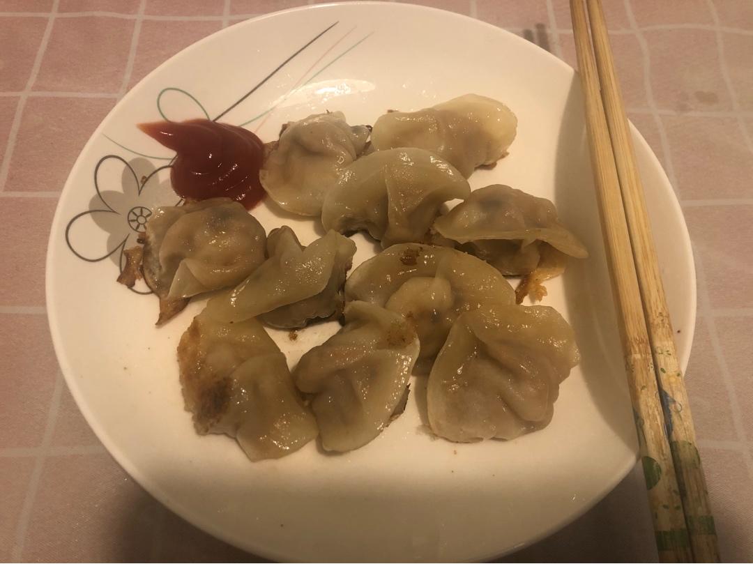 家常版快手煎饺(真的10分钟搞定)