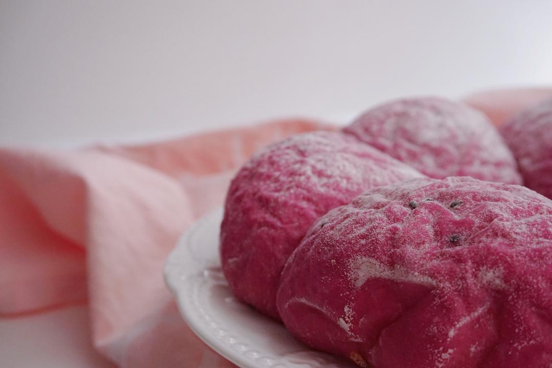 💕少女心biu biu biu 💕 肉松馅的火龙果面包