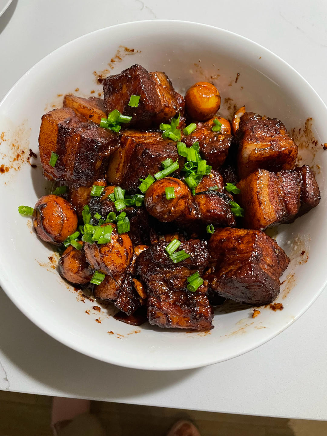 加了鹌鹑蛋后，这盘红烧肉，美味的逆天啦——鹌鹑蛋烧肉（孔瑶食谱）