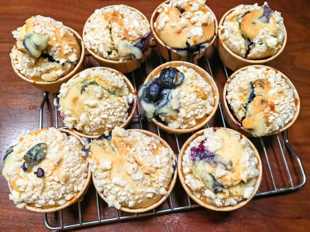 酥粒蓝莓麦芬蛋糕