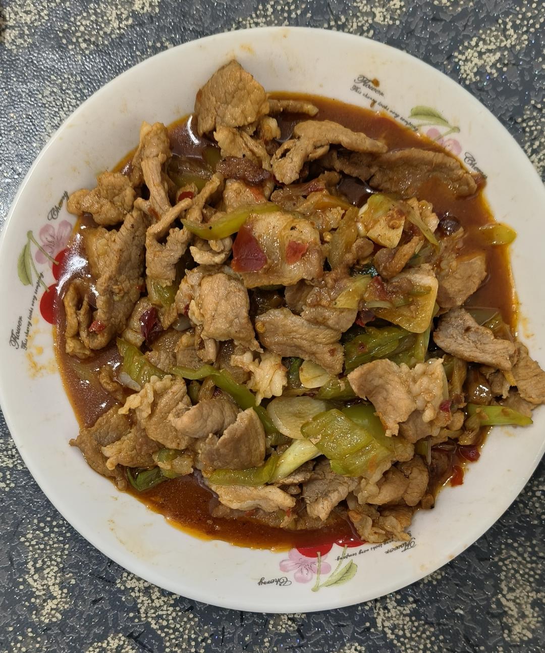 超级下饭米饭扒光光——葱爆五花肉片