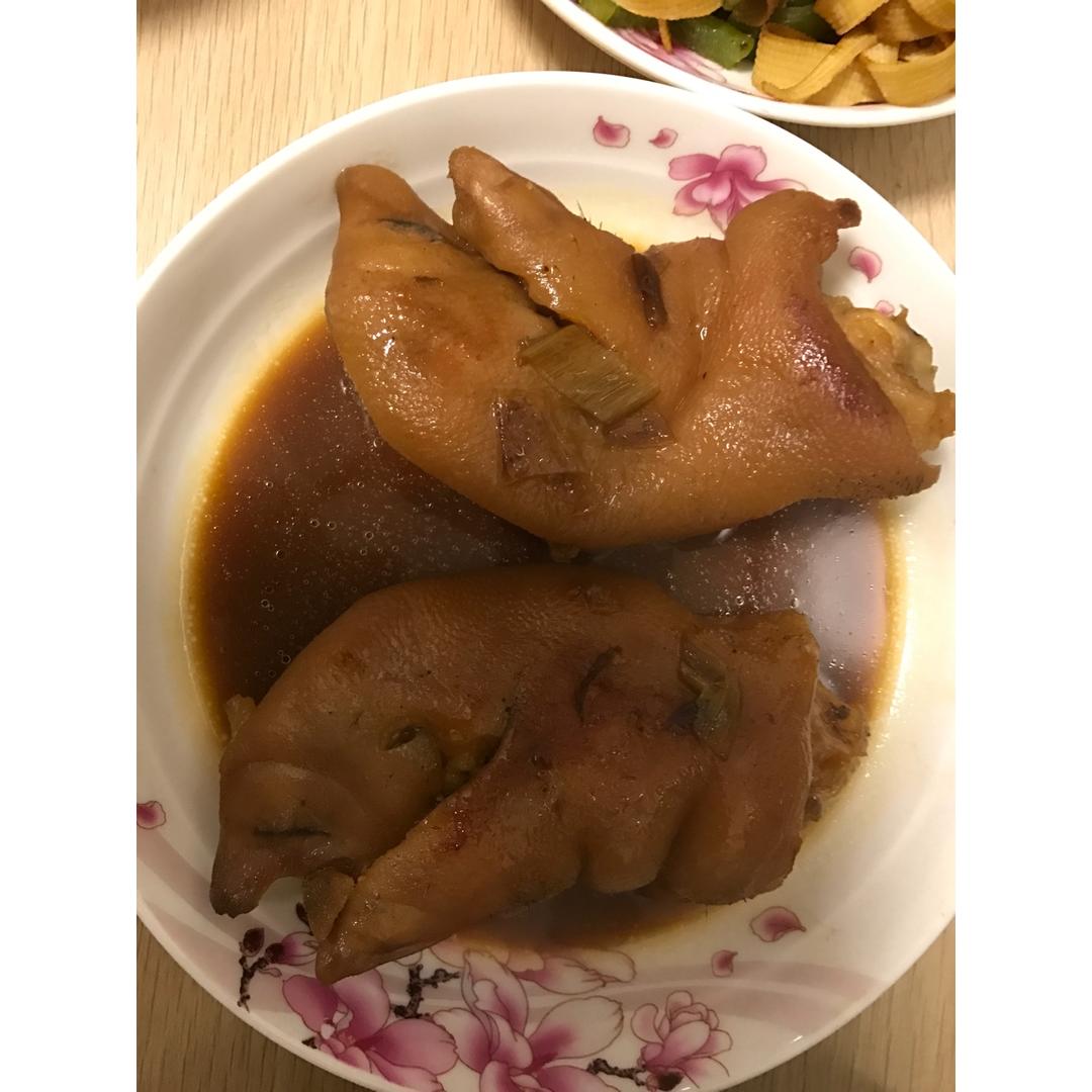 美味的家常菜：红烧猪蹄