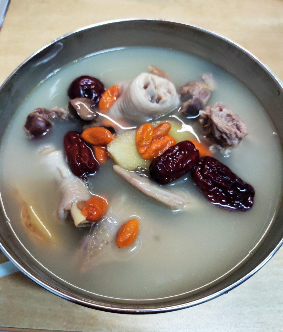 红枣枸杞鸽子汤，简单易学，鲜美又营养，老少皆宜