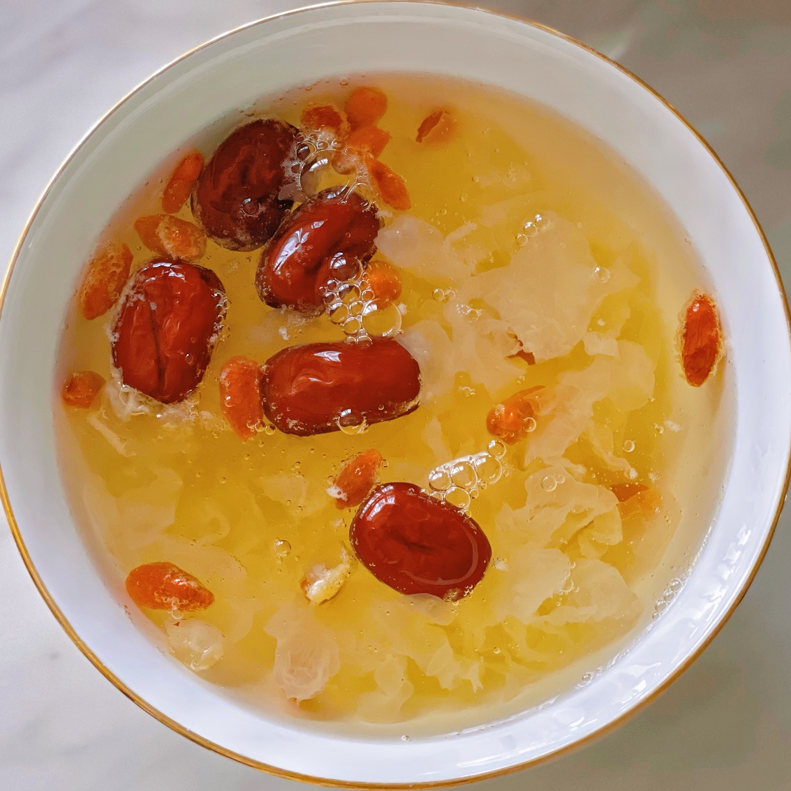 红枣枸杞银耳汤（百分百出胶）的做法