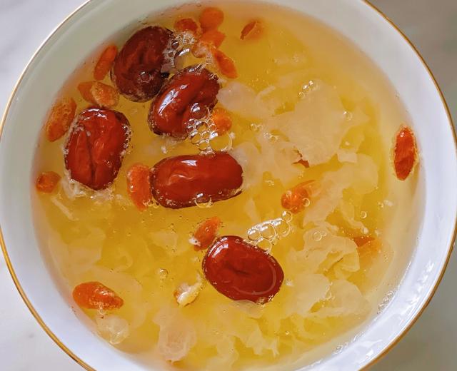 红枣枸杞银耳汤（百分百出胶）的做法