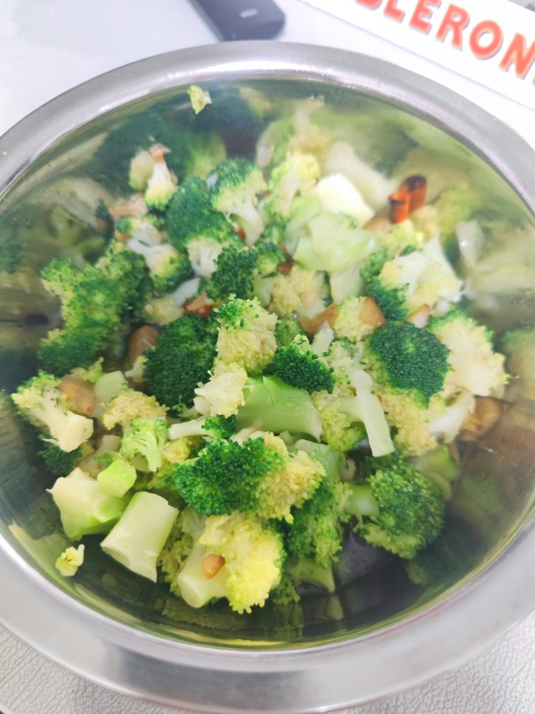 凉拌西兰花-辣的