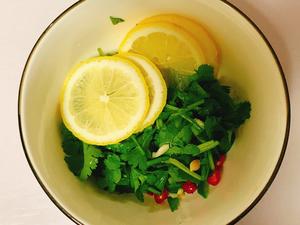 🌈清新又美味的泰式柠檬花甲❗️酸辣开胃的做法 步骤5
