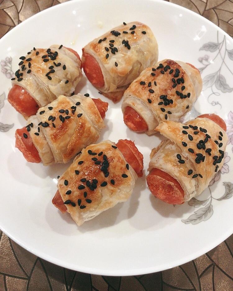 香肠酥皮卷：手抓饼皮还能这样吃，不用和面快速搞定早餐