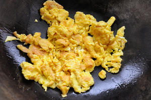 平菇青椒炒鸡蛋 好吃又营养的超快手家常菜的做法 步骤6