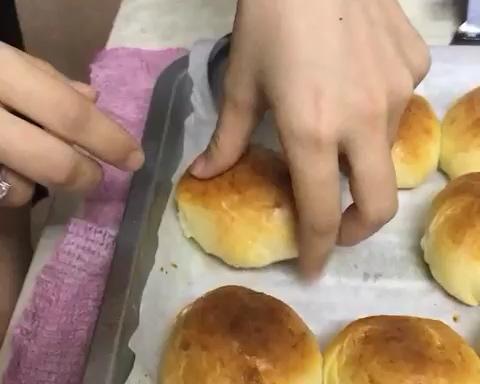 淡奶油软面包的做法