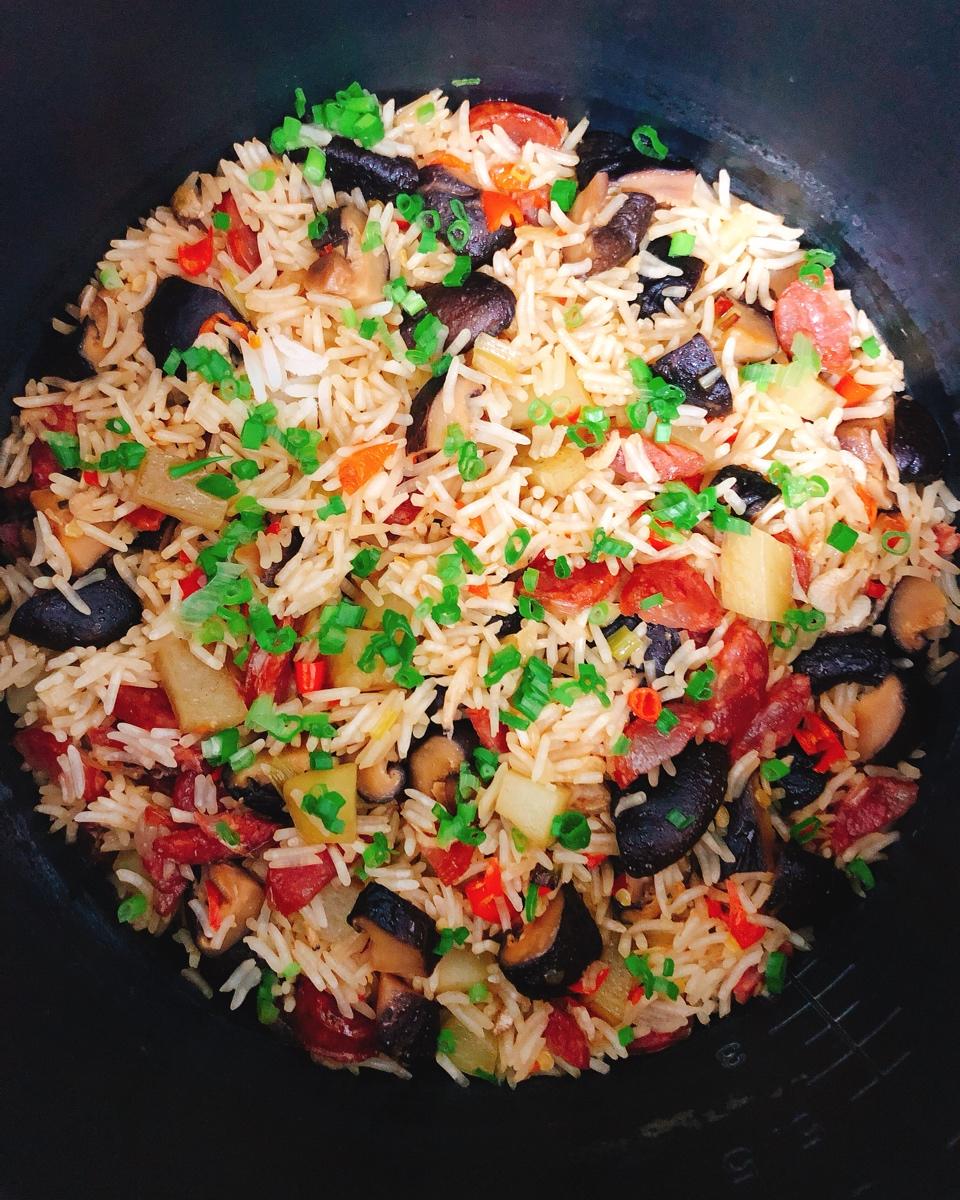 香菇腊肠土豆焖饭