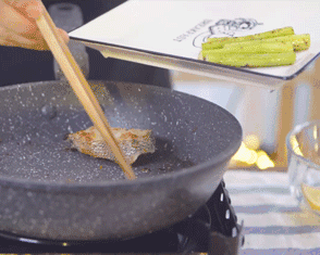 芦笋香煎鳕鱼的做法 步骤7