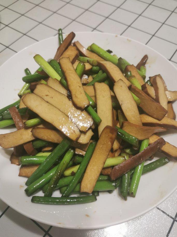 蒜苗素炒豆腐干