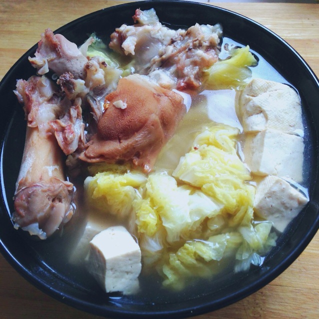 蜜呀与豪七做的小白菜猪脚汤