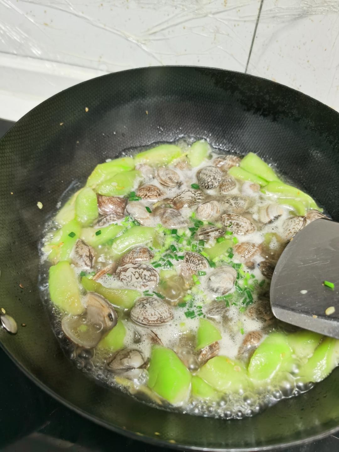丝瓜蛤蜊汤——太太乐鲜鸡汁快手菜