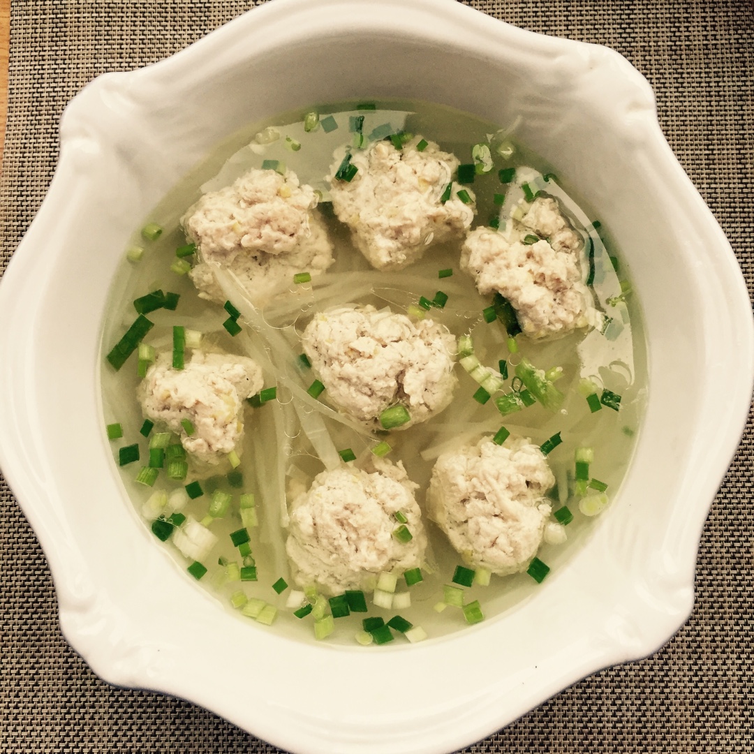 【10分钟系列】白萝卜豆腐圆子汤