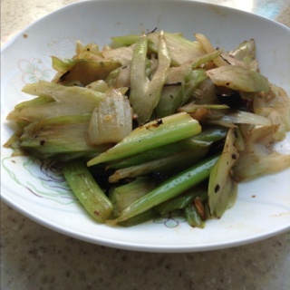 炝炒芹菜