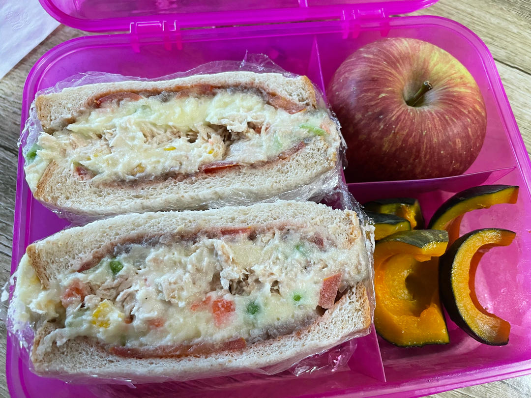 金枪鱼土豆泥三明治