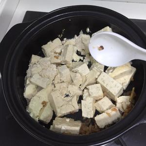 简单美味臭豆腐煲的做法 步骤3