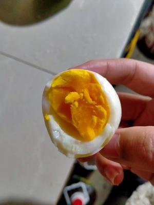 简单最佳水煮鸡蛋时间的做法 步骤1