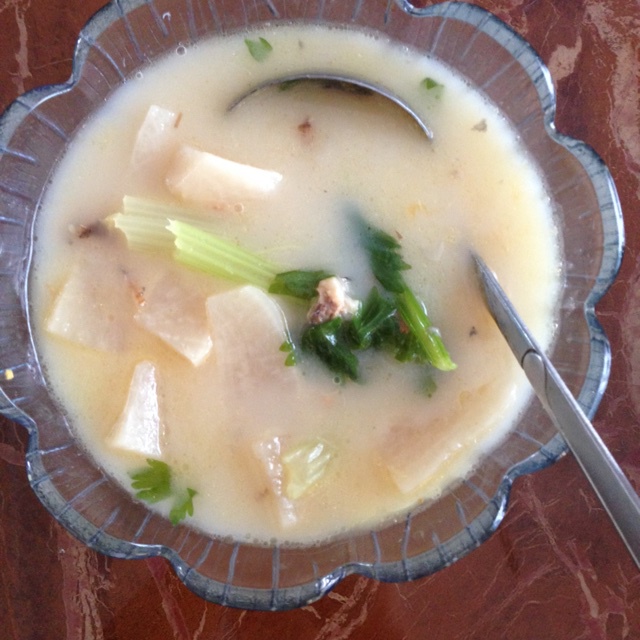 女人汤-鲫鱼萝卜丝汤