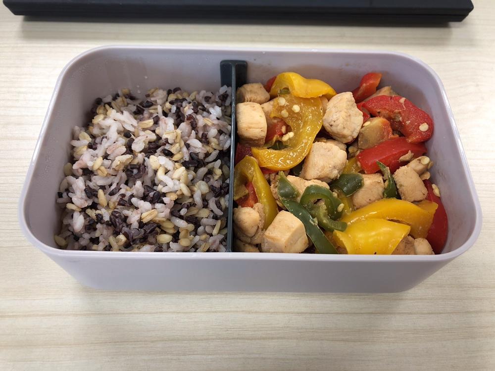 减脂餐！鸡胸肉炒三丁