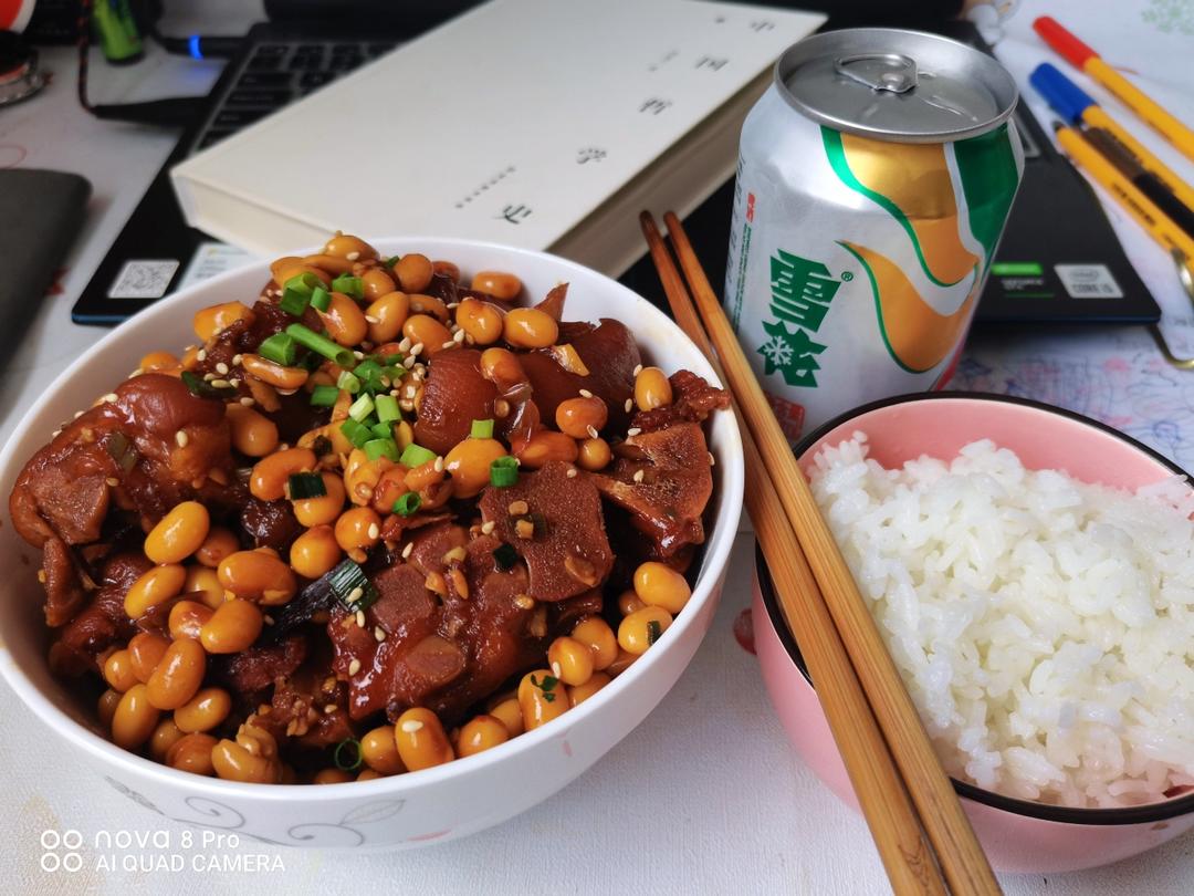 流口水的黄豆炖猪蹄