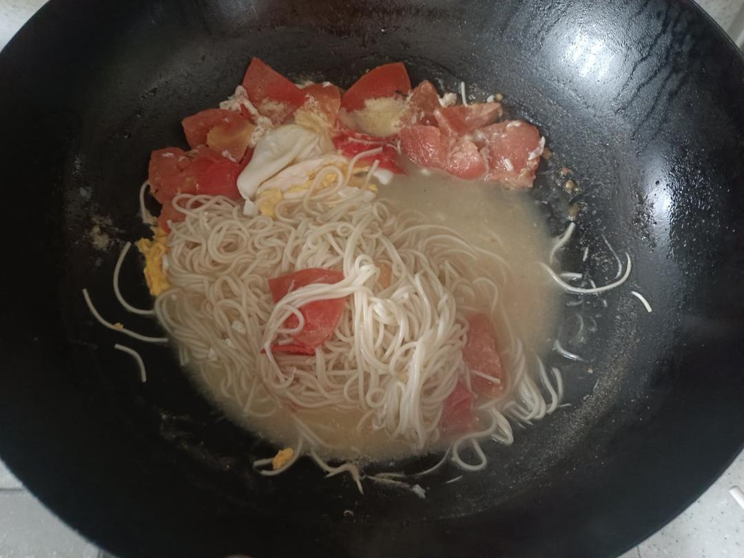 最家常的普通汤面——西红柿鸡蛋龙须面