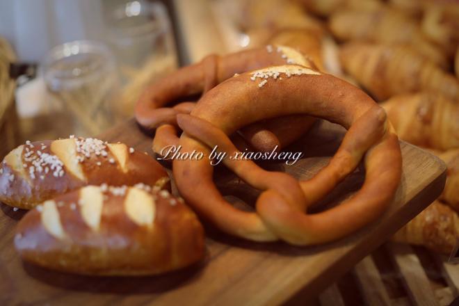 德国碱水面包Brezen（普雷节、巴伐利亚面包、扭结面包）的做法