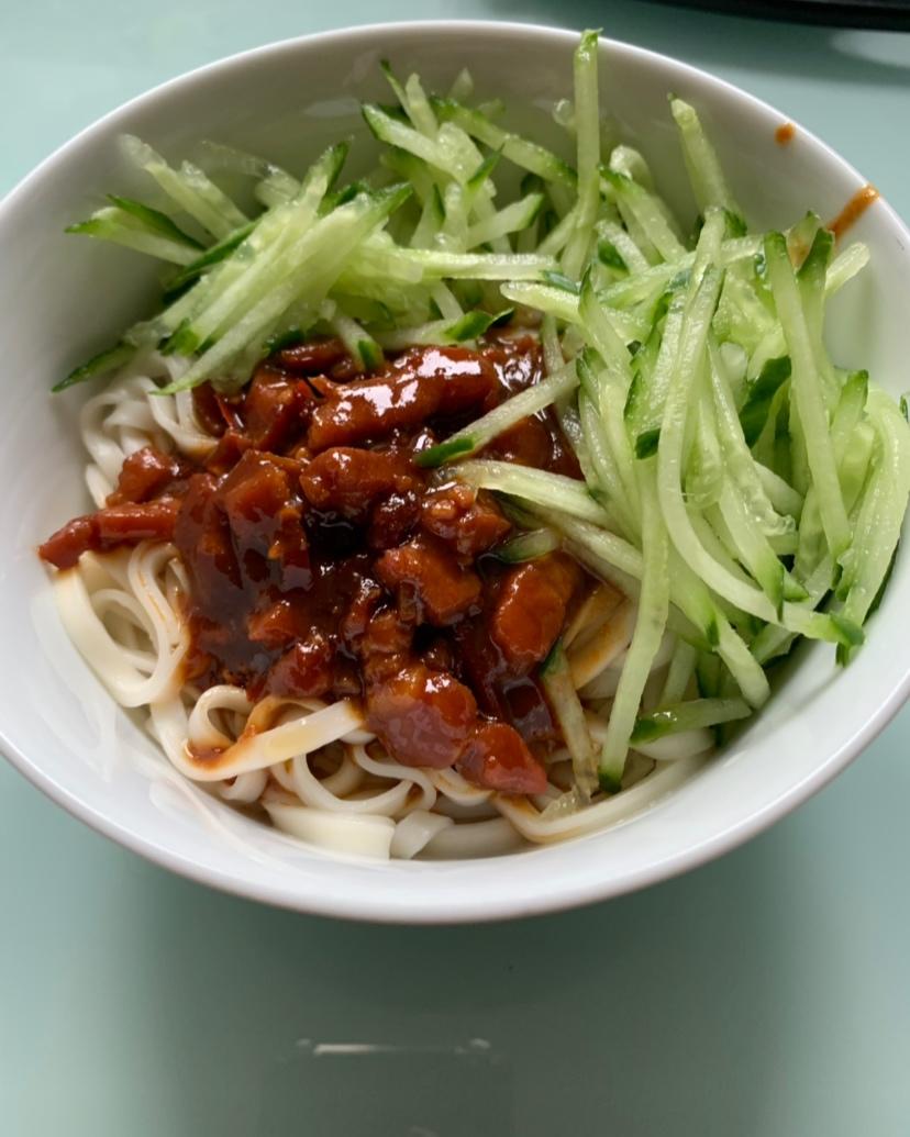 我发誓这将是你吃过最好吃的炸酱面，一口下去回味无穷！！！