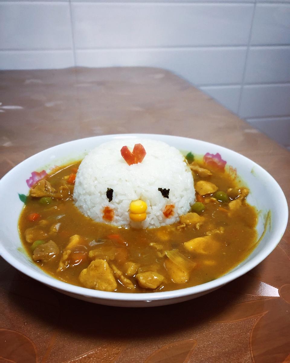人见人爱花见花开🐤         三只小鸡日式咖喱饭