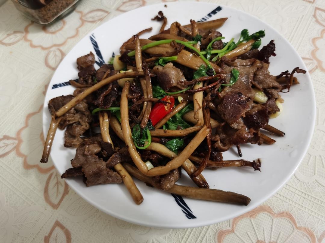 肥牛小炒茶树菇~