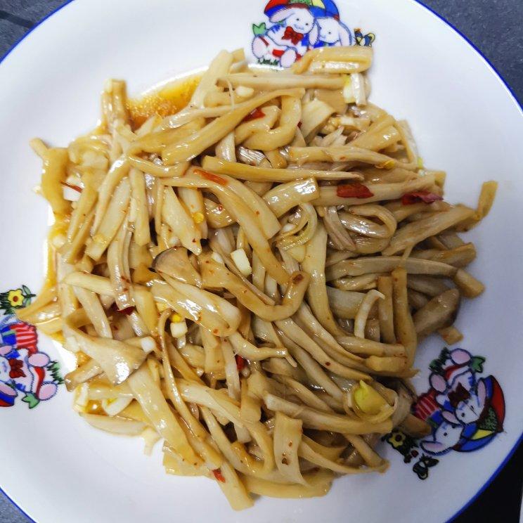 比肉还好吃的【手撕凉拌杏鲍菇】，上桌扫光光