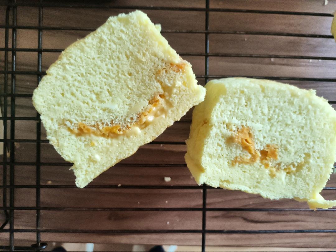 咸蛋黄肉松抖臀蛋糕