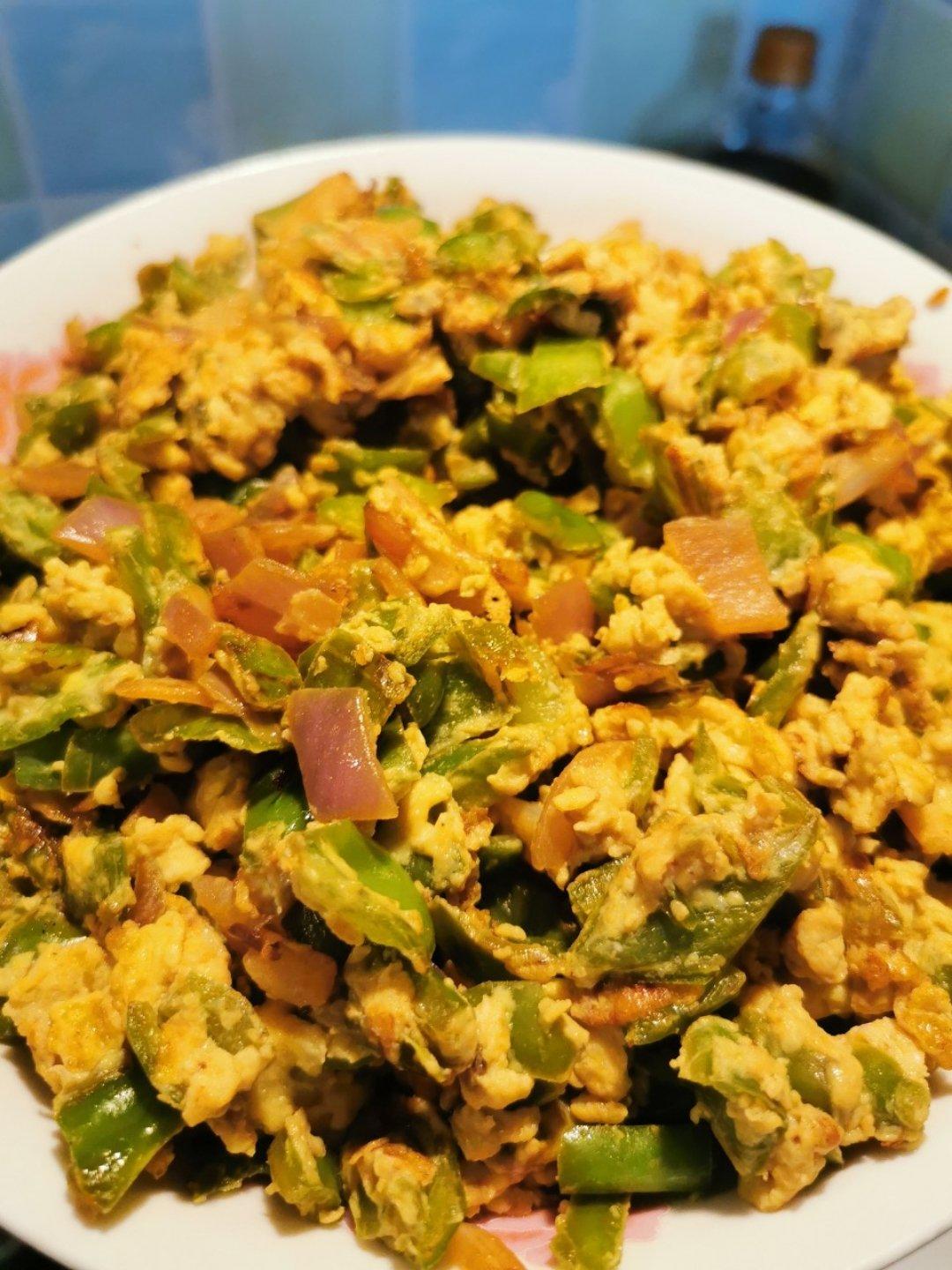 青椒（芜湖椒）洋葱炒蛋～超下饭